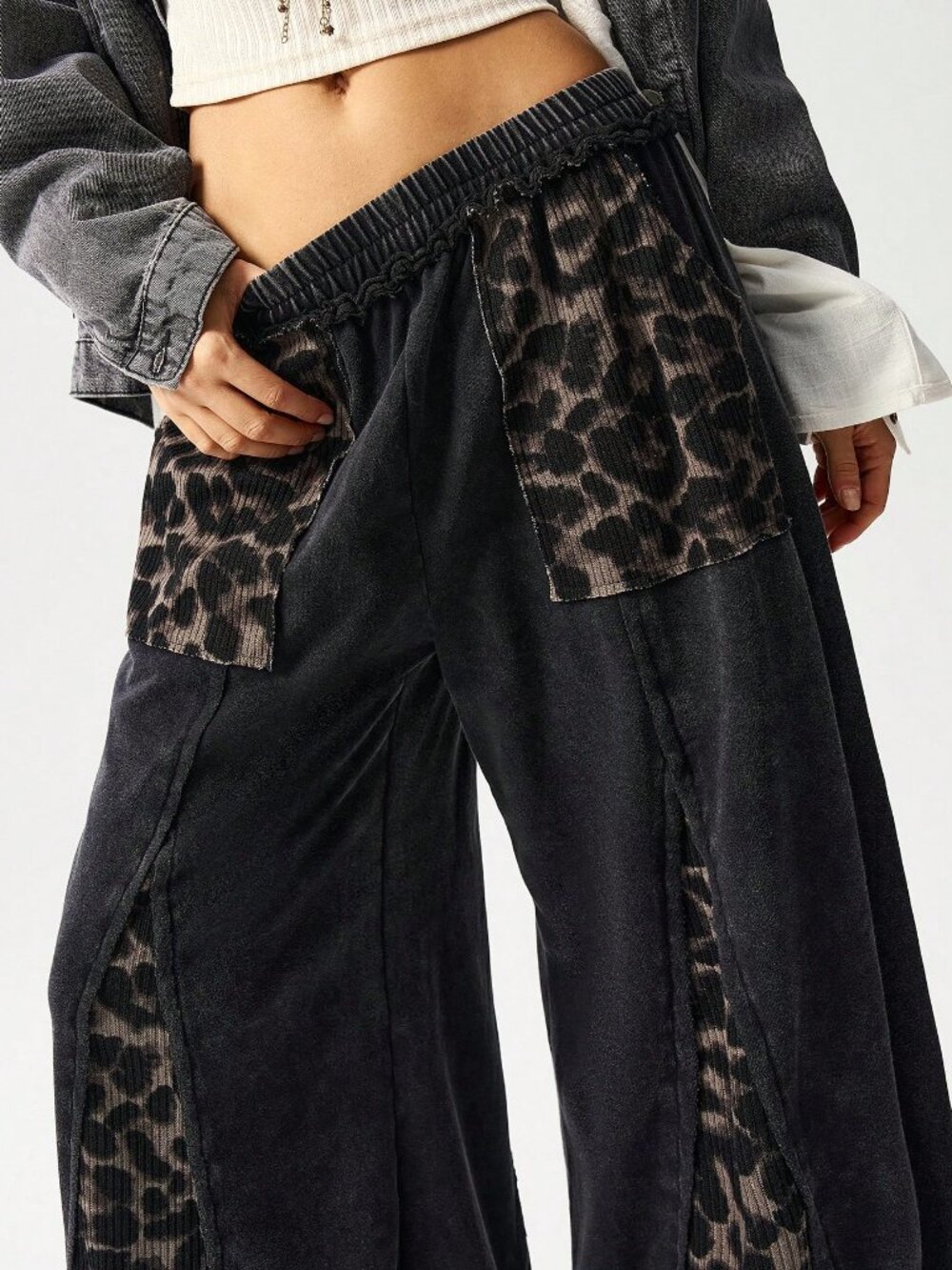 Black Casual Women's Plus Size Leopard Print High Waist Wide Leg Pants - Picture 5 of 8